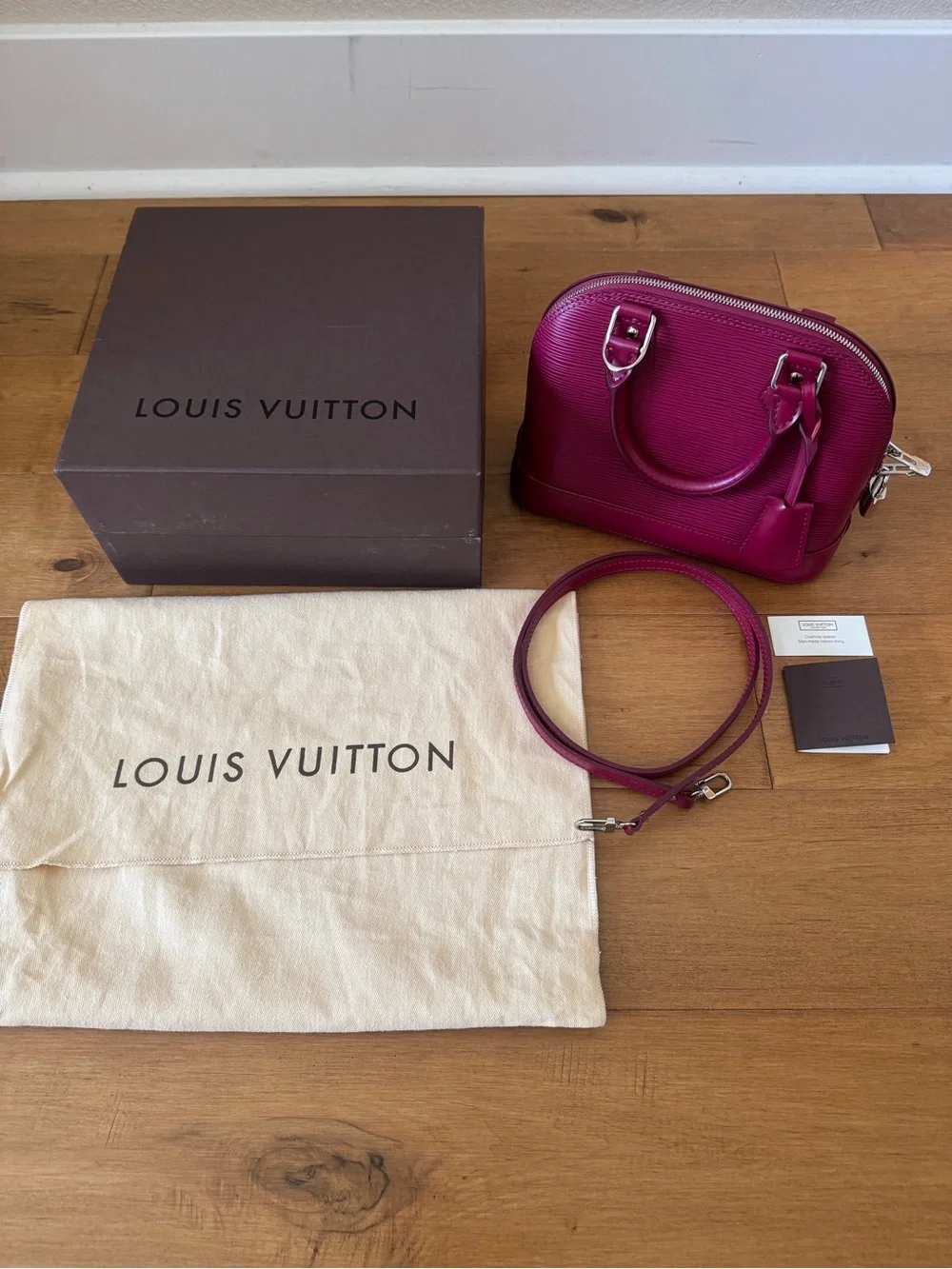 Louis Vuitton Alma BB Epi Leather Satchel in Fuchsia - Picture 3 of 10